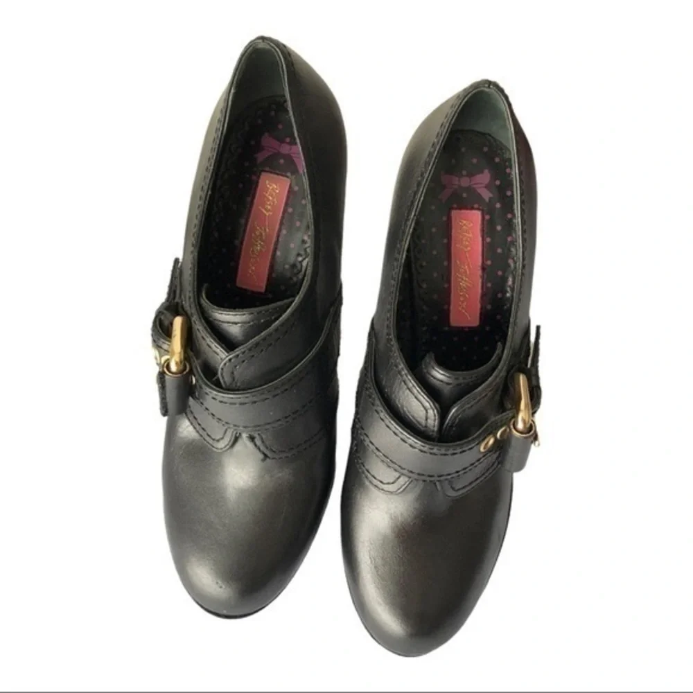 Betsy Johnson Black Platform Heels Size 7.5